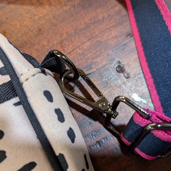 Neoprene crossbody purse Adjustable Strap 10 inch New without tags - Picture 3 of 5